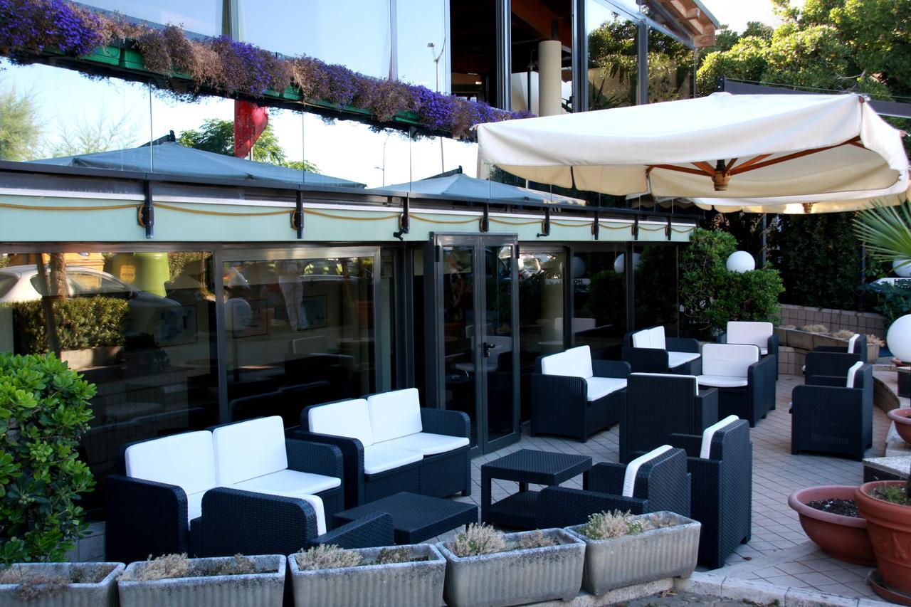 Hotel Beaurivage Fano Exterior foto
