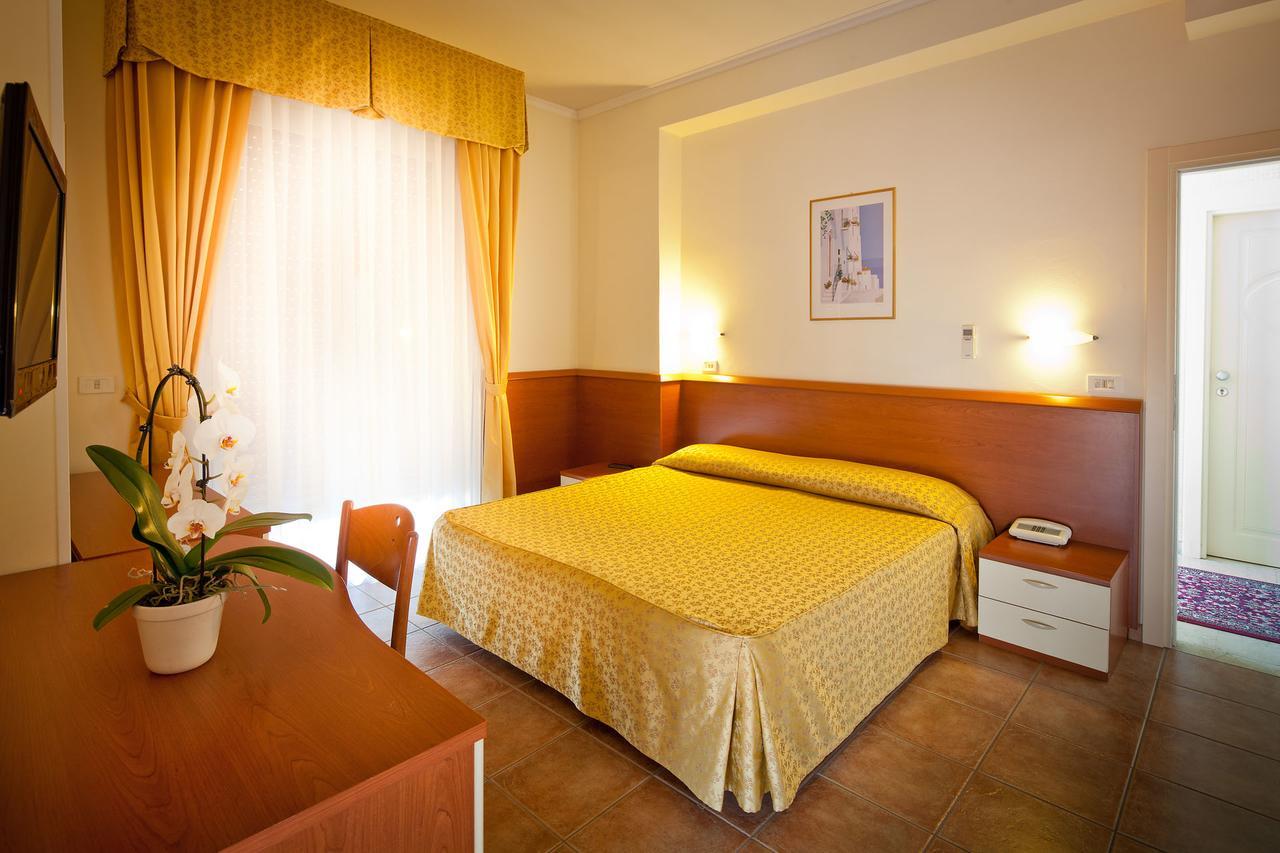 Hotel Beaurivage Fano Quarto foto