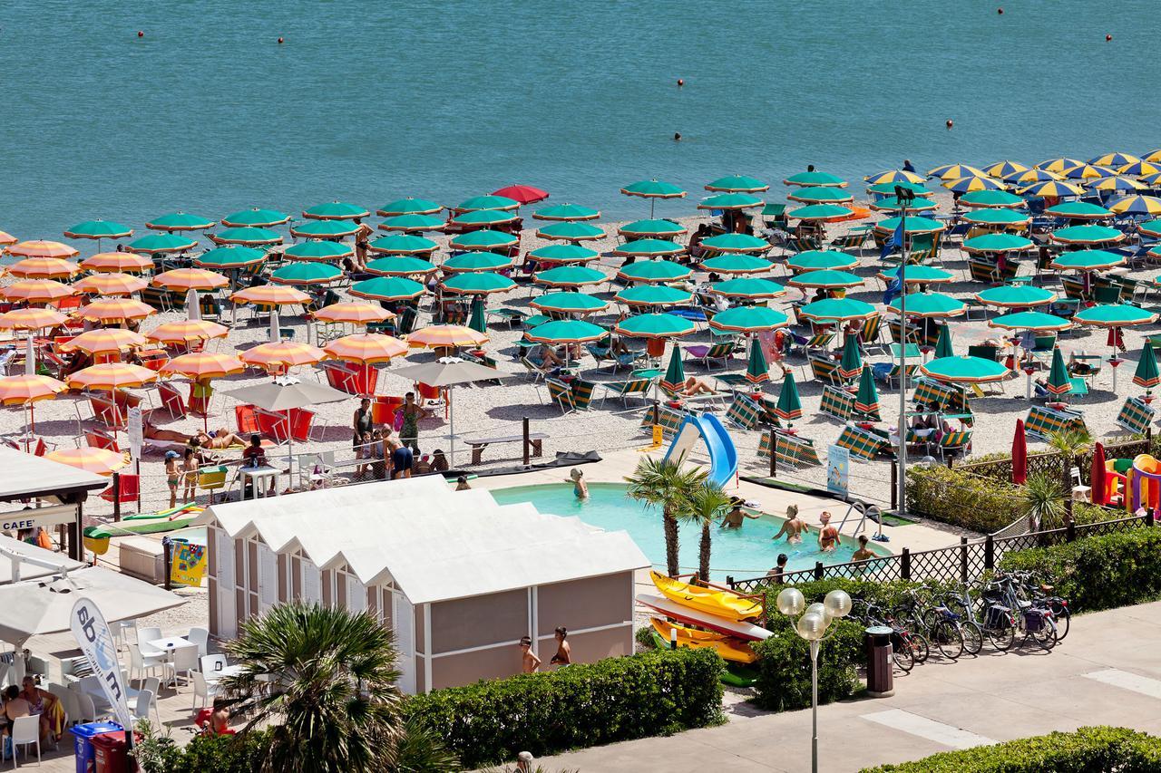 Hotel Beaurivage Fano Exterior foto